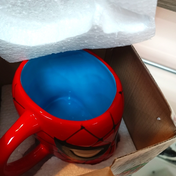 MARVEL Spider-Man Mug 20 oz - Picture 6 of 16